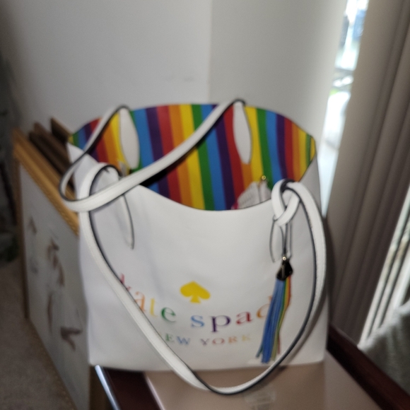 Kate Spade Red and White Tote Bag Vibrant Design Excellent CONDITION - Picture 2 of 5